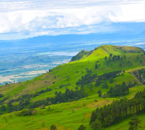 yahangala mountain in knuckles mountain range