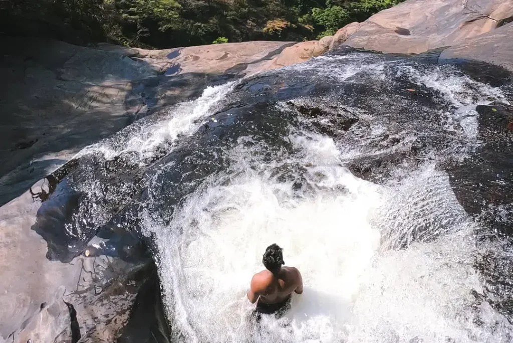infinity pool at top of rathna ella in knuckles mountain range