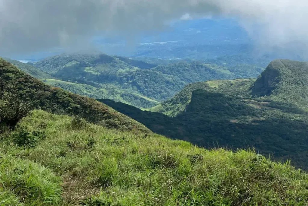 knuckles mountain range sri lanka