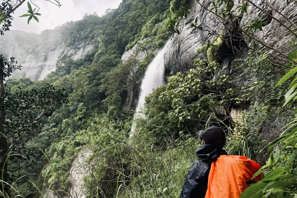 knuckles mountain trekking