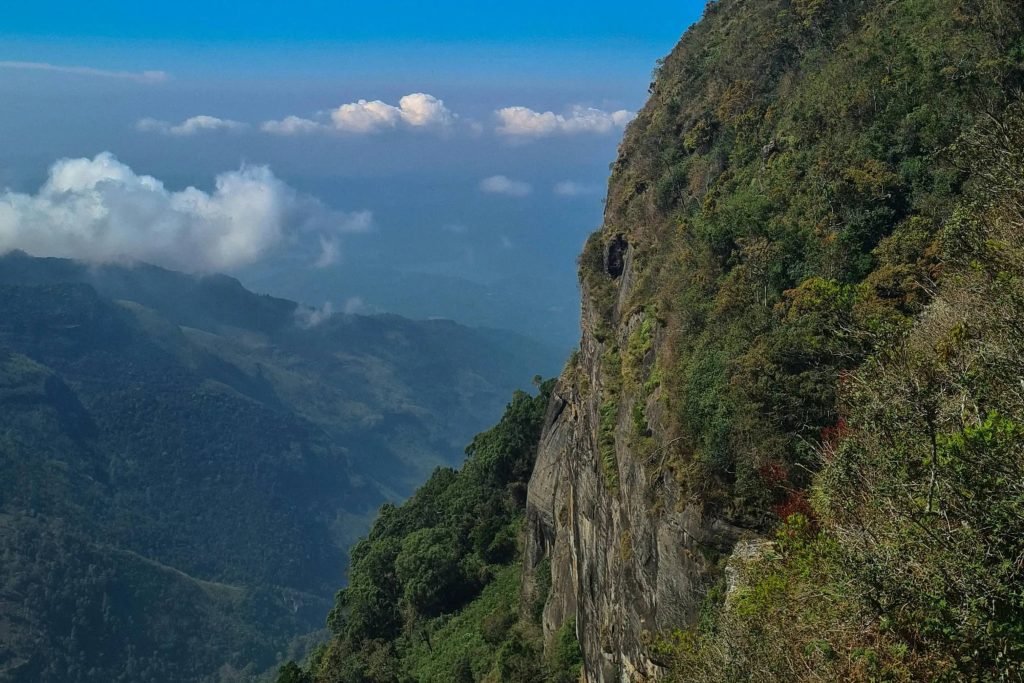 world's end sri lanka hiking trails