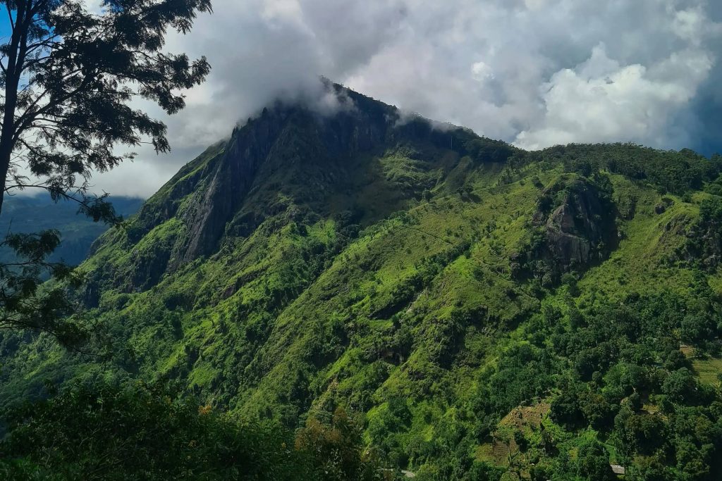 sri lanka hiking trails
