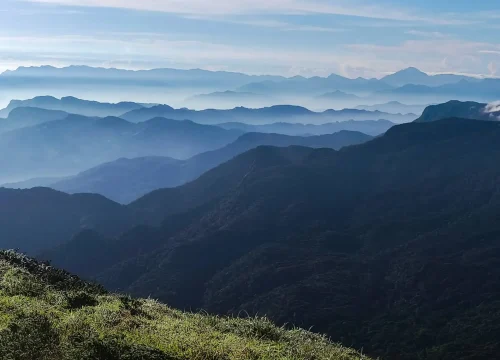 Top 7 Sri Lankan Hikes: Your Ultimate Trail Guide!