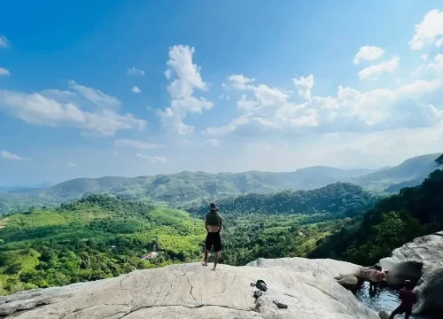 upper diyaluma waterfall trek
